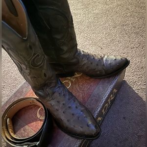 Ostrich skin Cowboy boots “ botas de bistrus con cinto”; Belt and box included.